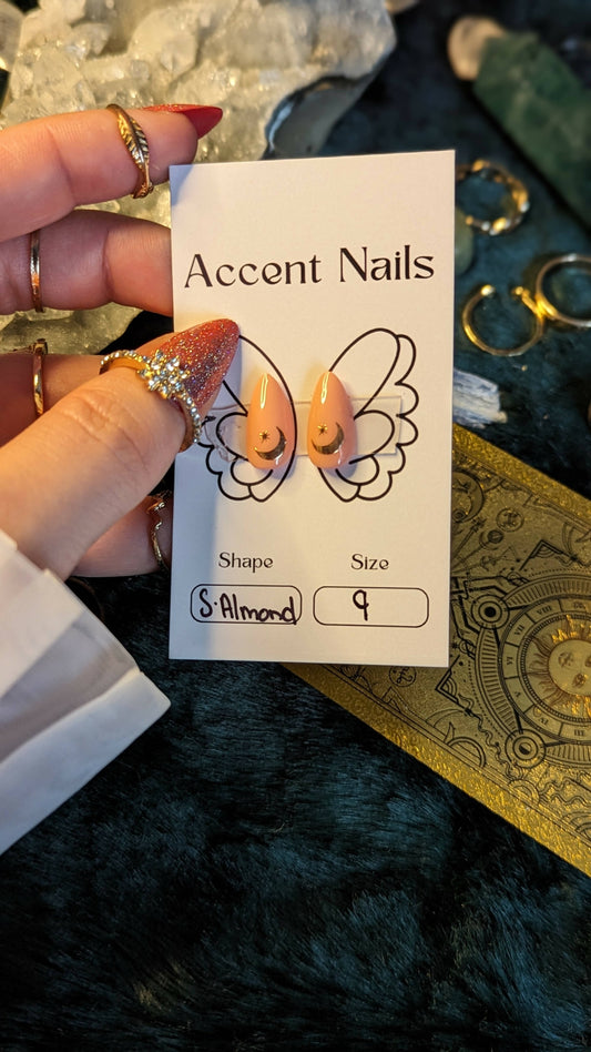 Accent Nails: moons - Size 9