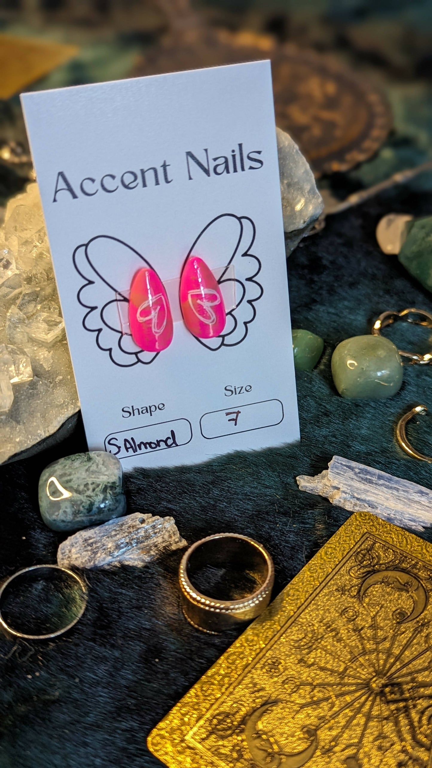 Accent Nails: doodle hearts - Size 7